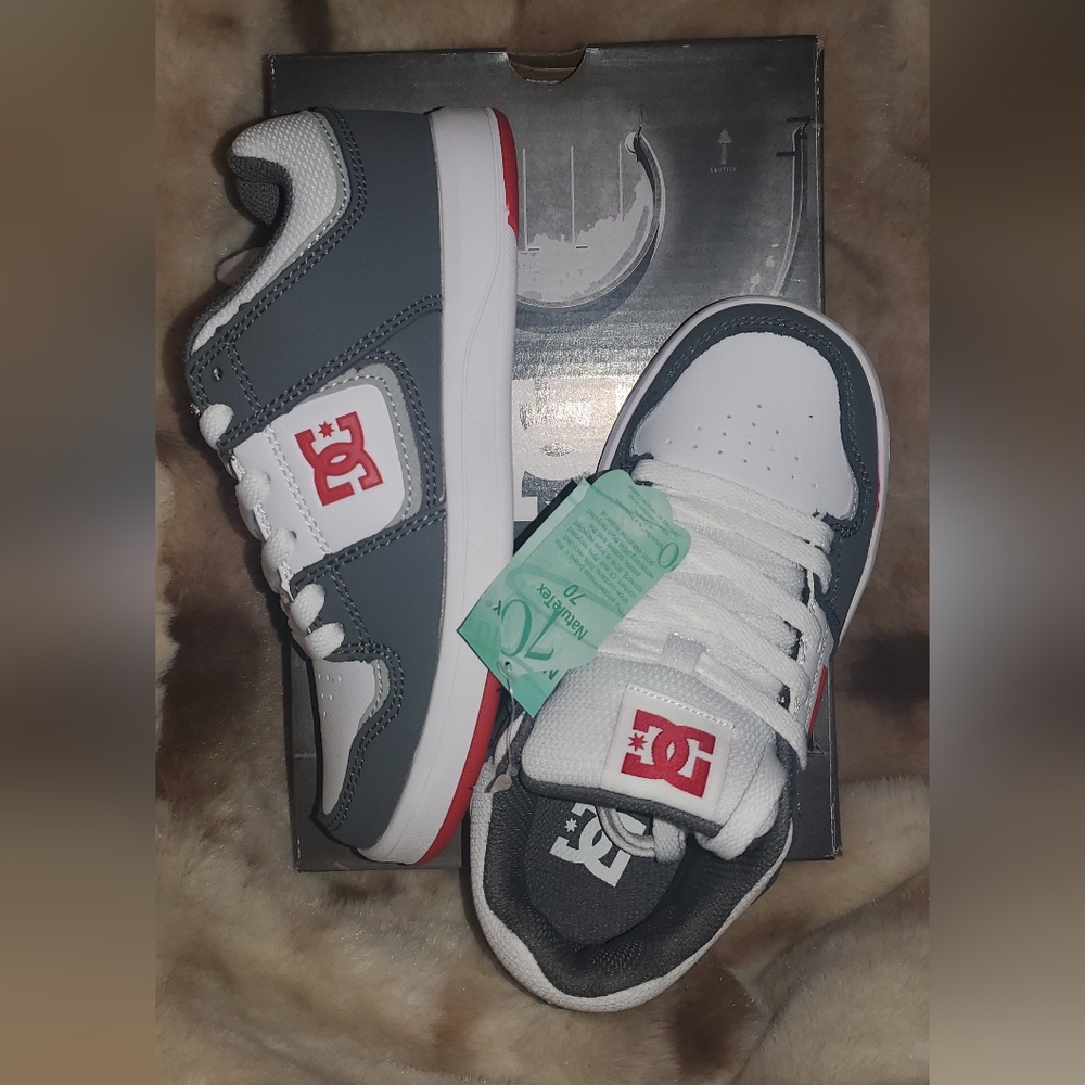 NWT. Youth DC Cure Skate Shoes Big kid SZ 1 - Picture 7 of 7